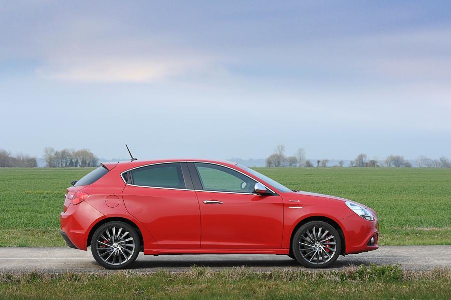  Alfa Romeo Giulietta Sportiva (940) 2014 года  (UK) (фото 13 из 48)